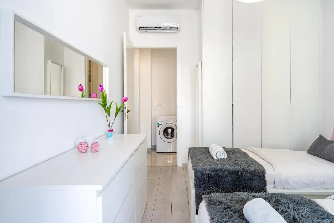Aziza 1- Bedroom Apartment In Λάρνακα 0*,  Κύπρος