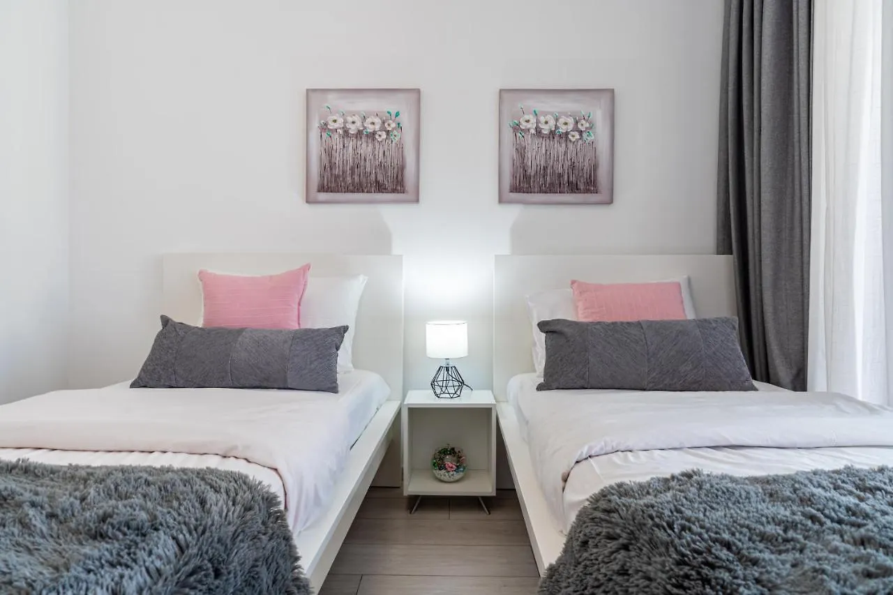 Aziza 1- Bedroom Apartment In Larnaca