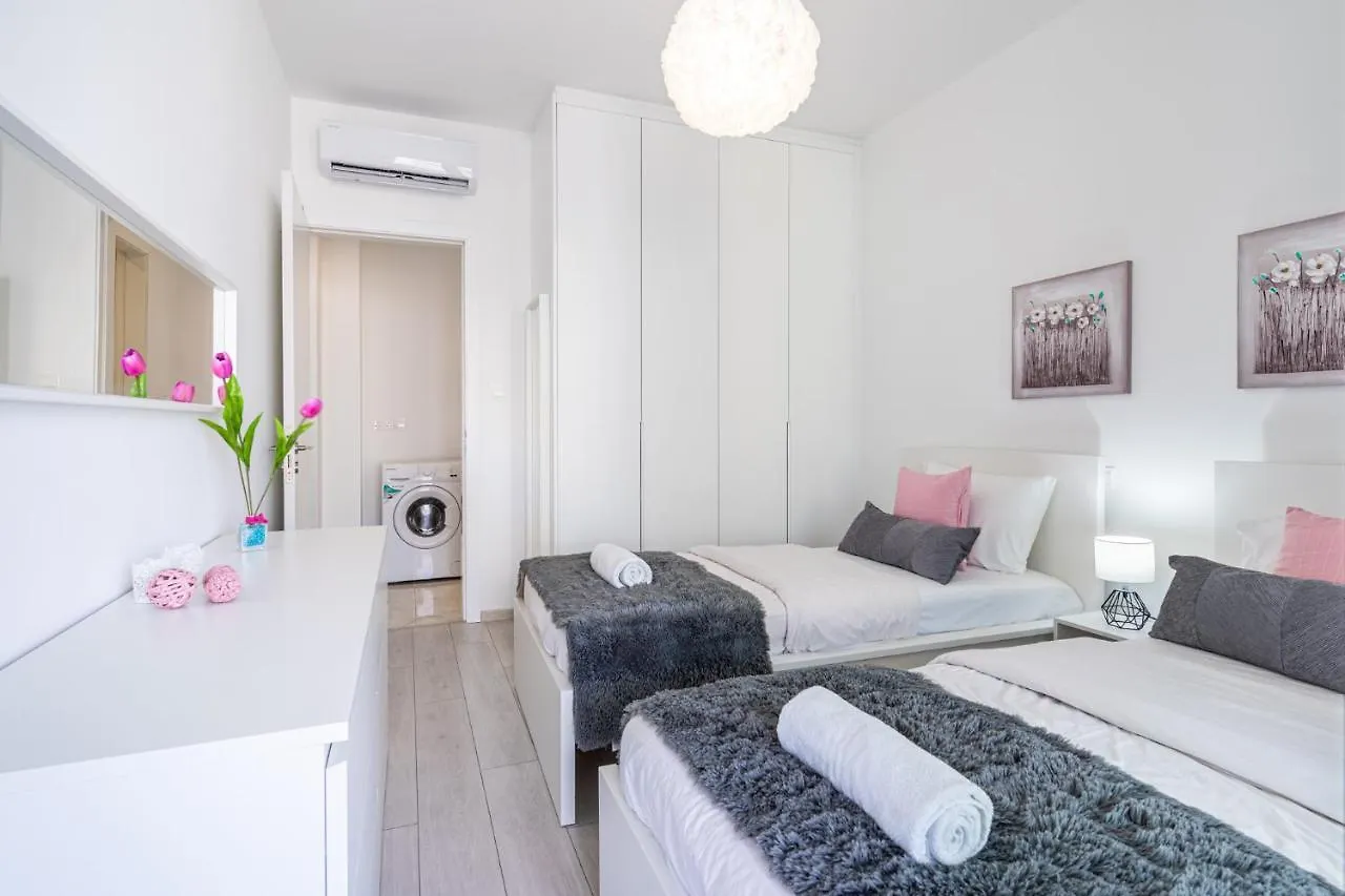 Aziza 1- Bedroom Apartment In Larnaca